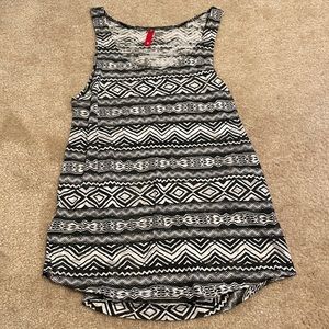 H&M - Black and White Loose T-shirt - Patterned